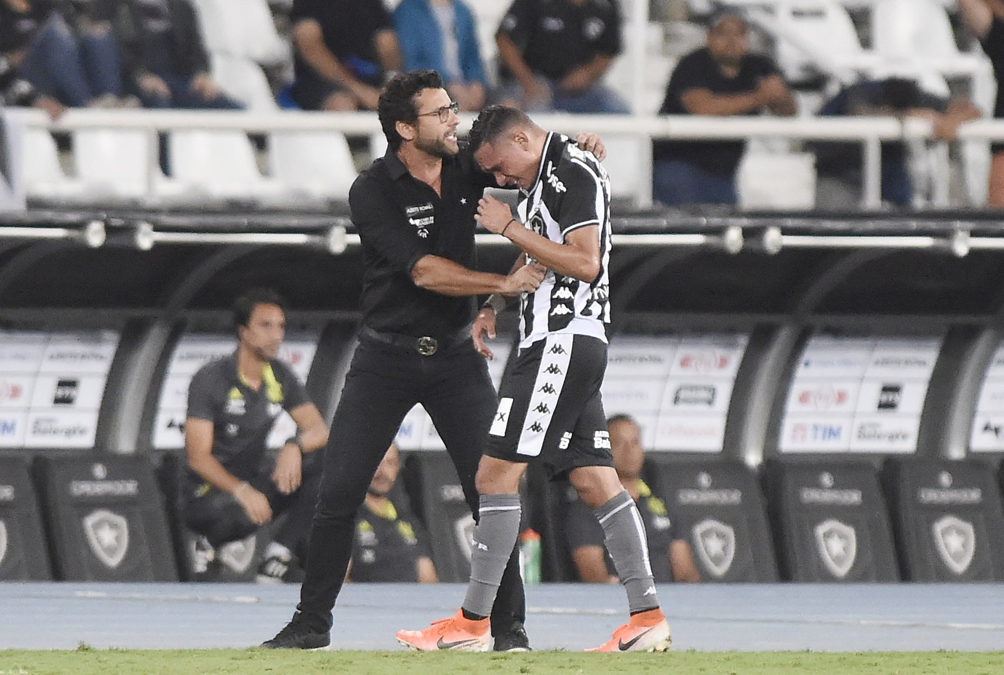 Em mais uma vitória rubro-negra, Botafogo dá lição aos rivais
